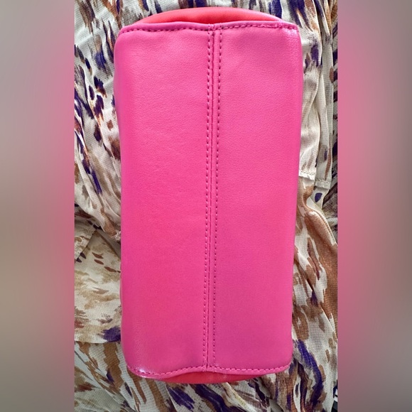 Victoria Secret Make Up Bag - Need, want, such a fine line - Picture 4 of 7